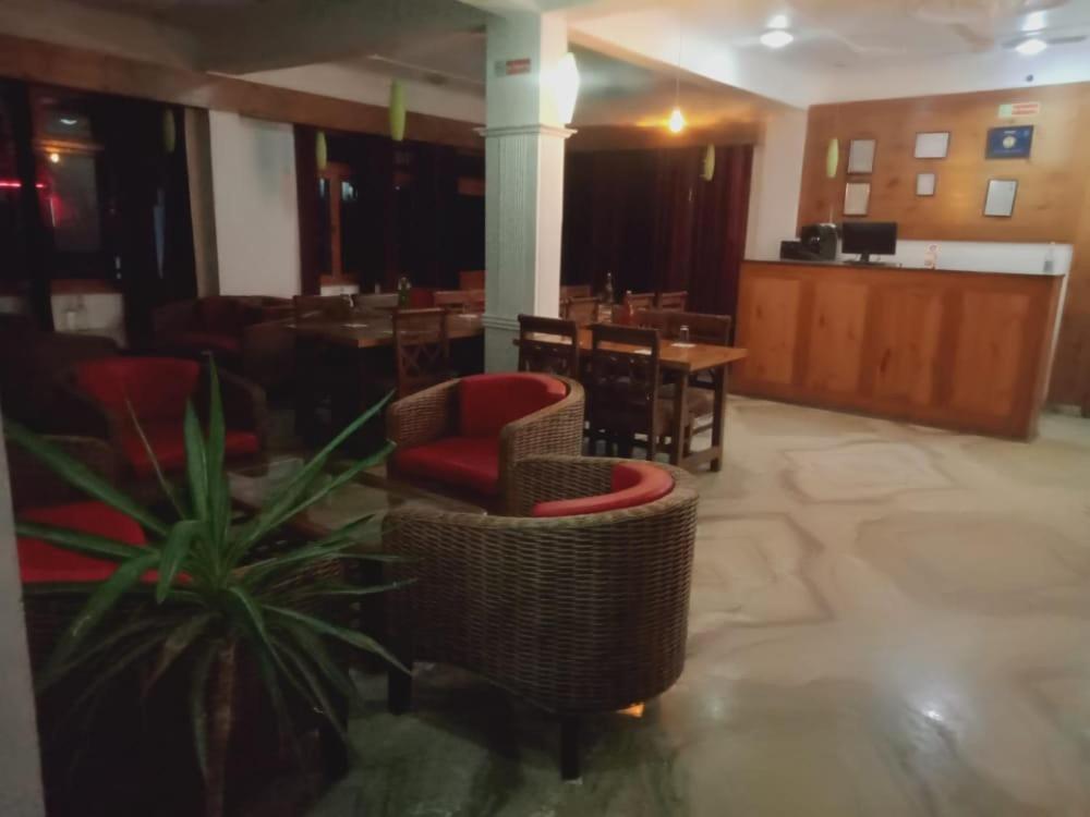 Hotel Sunshine Dharamshala Esterno foto